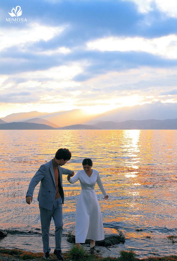 Đà Nẵng là một trong những địa điểm lý tưởng cho nhiều cặp đôi chụp ảnh cưới với bờ biển xanh, cát trắng và những địa điểm du lịch nổi tiếng. Nhưng hãy bỏ túi ngay một số kinh nghiệm để có được bộ ảnh cưới đẹp tại Đà Nẵng nhé: