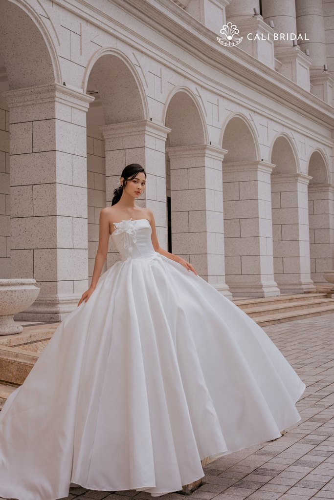 Ngắm lại 3 mẫu váy cưới trong mơ của vợ 3 cầu thủ Duy Mạnh  Thành Chung   Tấn Tài